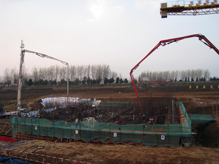 兩臺泵車同步進行